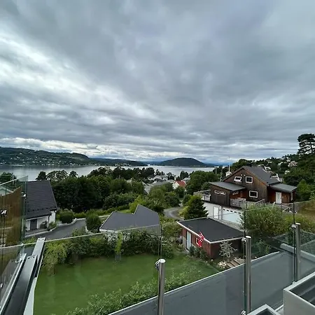 Moderne Bolig, Hoy Standard Og Fantastisk Utsikt *