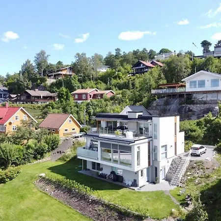 Moderne Bolig, Hoy Standard Og Fantastisk Utsikt *
