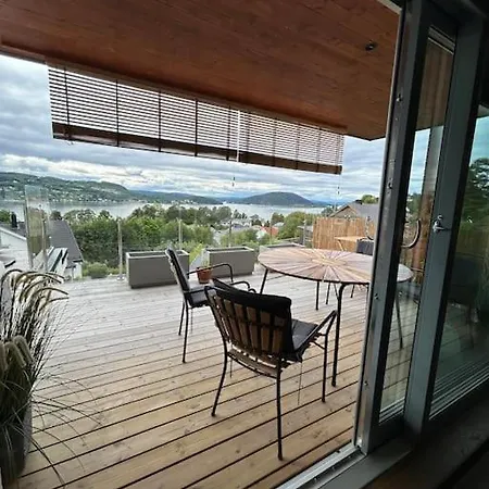 Moderne Bolig, Hoy Standard Og Fantastisk Utsikt